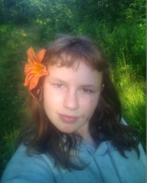FBI photo of STEFANIE DAMRON