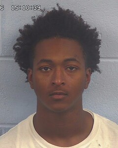 Mugshot of DETRICK REAVES