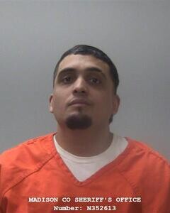 Mugshot of HECTOR L ROLDAN CHAVES