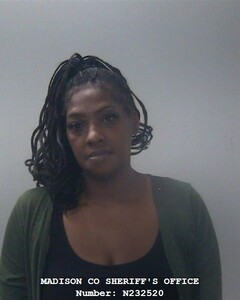 Mugshot of DARAYSHA Y HOBBS