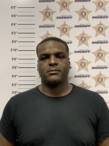 Mugshot of MONTRAVIOUS SHAMREE WALTON