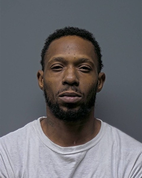 Mugshot of J DAVIS