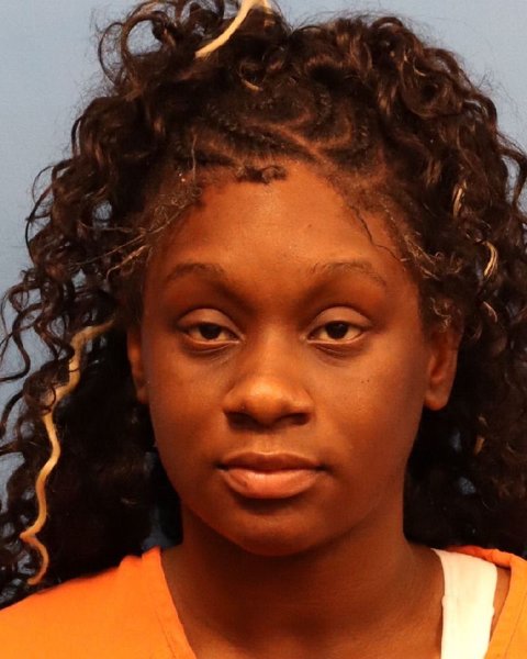 Mugshot of DIAMOND DENISE ROBERSON