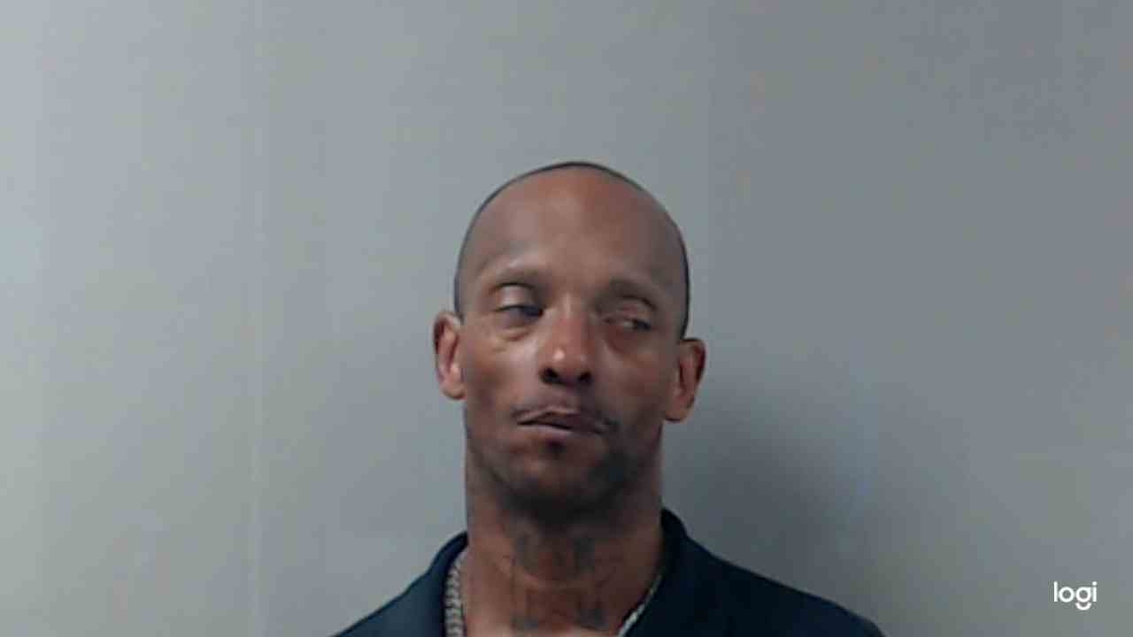 Mugshot of DAVID BRAZLE