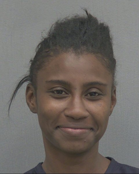 Mugshot of DIAMOND NICOLE CROMARTY
