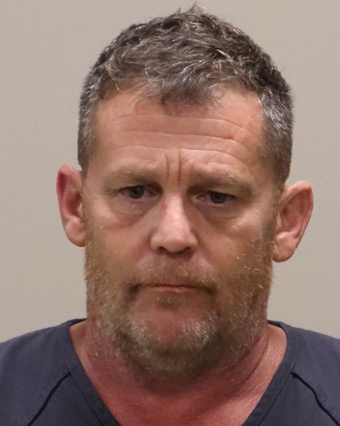 Mugshot of DENNIS ROBERT, Jr JAMES