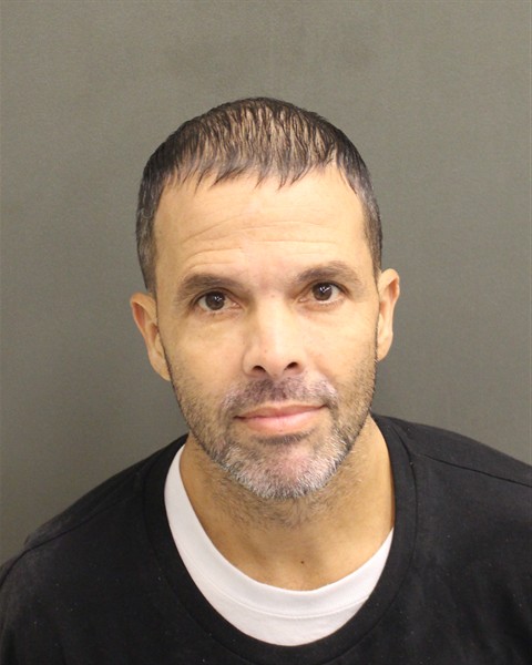 Mugshot of KARLOS ROBERTO PEREZCOLOM