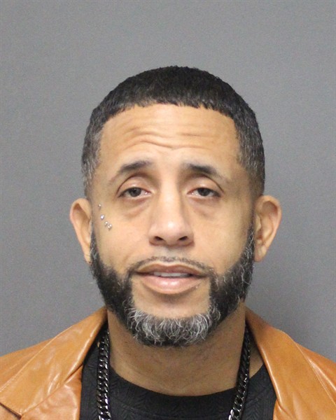 Mugshot of ROBERT YADIEL FIGUEROAFLORES