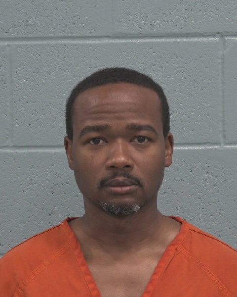 Mugshot of LEANDRO JR MASSEY