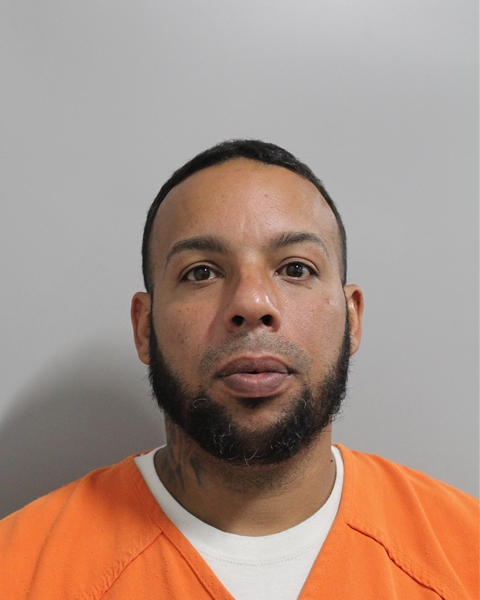 Mugshot of RAUL ANDRES VALENTIN SUAREZ