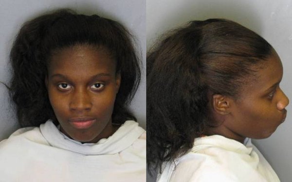 Mugshot of LA' QUANA LYNN'E FENDERSON