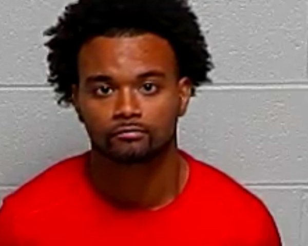 Mugshot of MIGUEL L HERNANDEZ