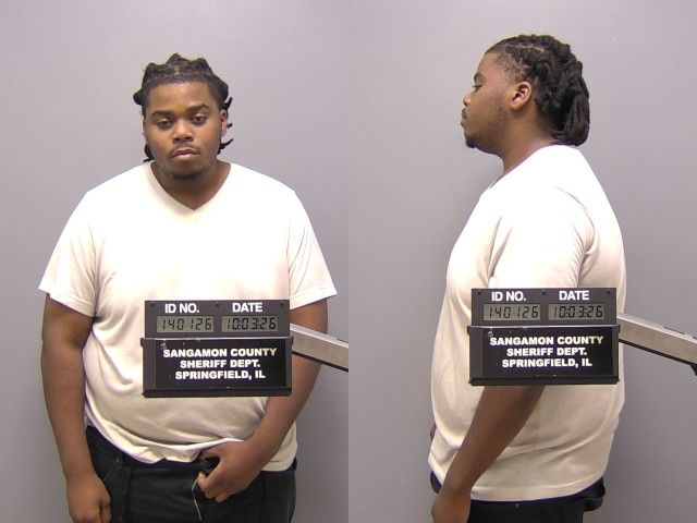 Mugshot of Deundra E Holmes
