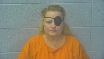 Mugshot of LAURA LEE HENNINGER