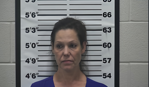Mugshot of Aaryss Elizabeth Aschenbrenner