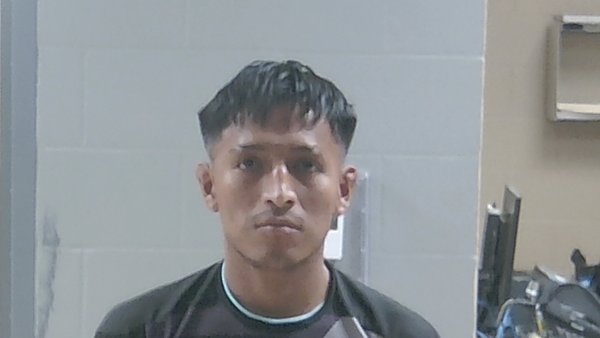 Mugshot of OSCAR ESTEBAN YAT-MORALES