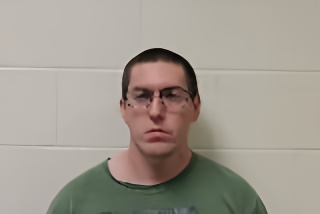 Mugshot of Dillon Ray Desrosiers