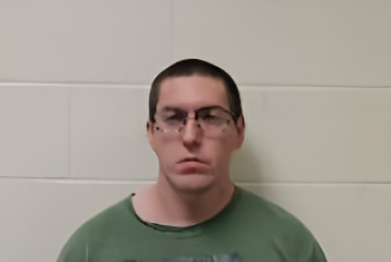 Mugshot of Dillon Ray Desrosiers