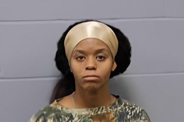 Mugshot of LANEISHA MARIE MITCHELL