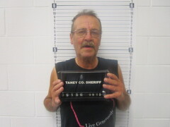 Mugshot of WOODROW M HENNEBERG