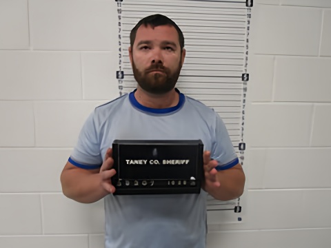 Mugshot of LOGAN G HOWARD
