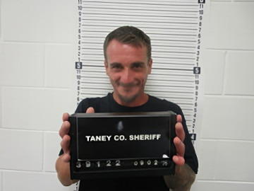 Mugshot of DUSTIN J VANCE
