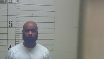 Mugshot of RONAGAL L OUTLAW