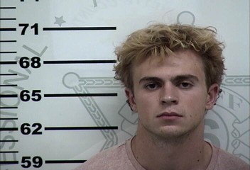 Mugshot of SLADE THOMPSON