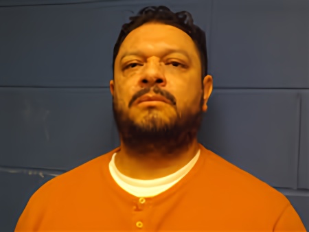 Mugshot of Roberto Reyes-Cervantes