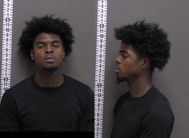 Mugshot of DONTEVION DASHON DIVERS