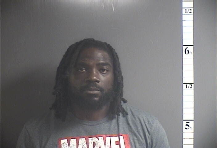 Mugshot of DOUGLAS HENRIQUES