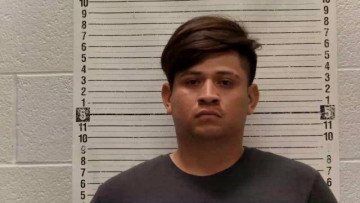 Mugshot of BOGAR LEON-TORRES