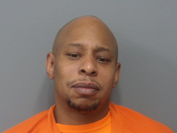 Mugshot of KAVIS ROBERTS