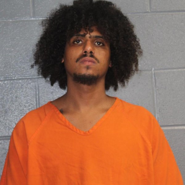 Mugshot of DEVEYON BREWER