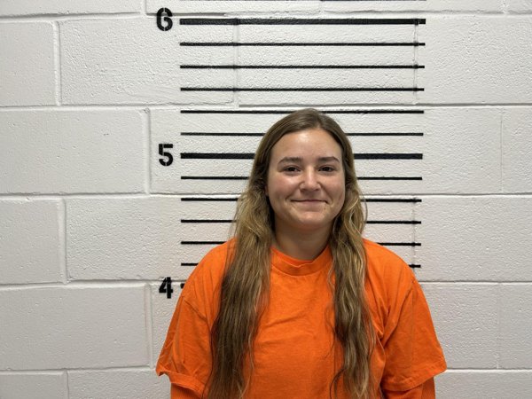 Mugshot of AMANDA KANAPILLY-AXTELL
