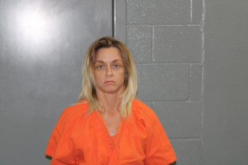 Mugshot of SHAINA MARIE LYONS