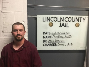 Mugshot of AUSTIN BLAKE YOUNGBLOOD