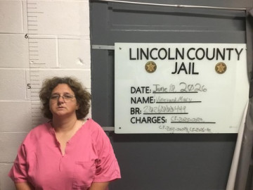 Mugshot of MARY SAMANTHA VINEYARD
