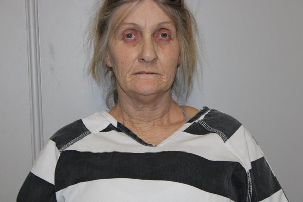 Mugshot of LINDA LEONA DEEANN HENDERSON