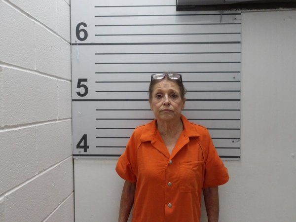 Mugshot of VICKIE MISCHELL LOMON