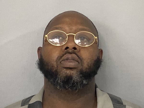 Mugshot of DEUNDRE ROBERTSON