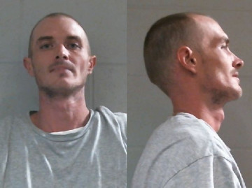 Mugshot of DAKOTA BRADLEY FLUEGEL