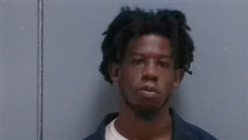 Mugshot of DAQUINTON DOUGLAS