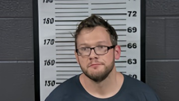 Mugshot of DYLAN C REEVES