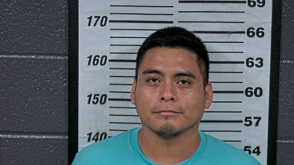 Mugshot of DENILSON A VELASQUEZ