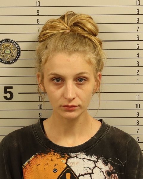 Mugshot of DAKOTA MARIE BELK
