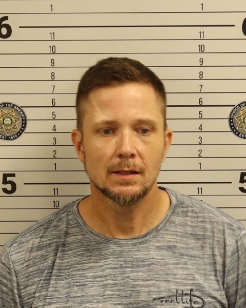 Mugshot of JUSTIN WADE GRAVETT