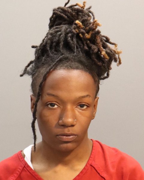 Mugshot of RAGIANNA DENISE MUCKELVENE