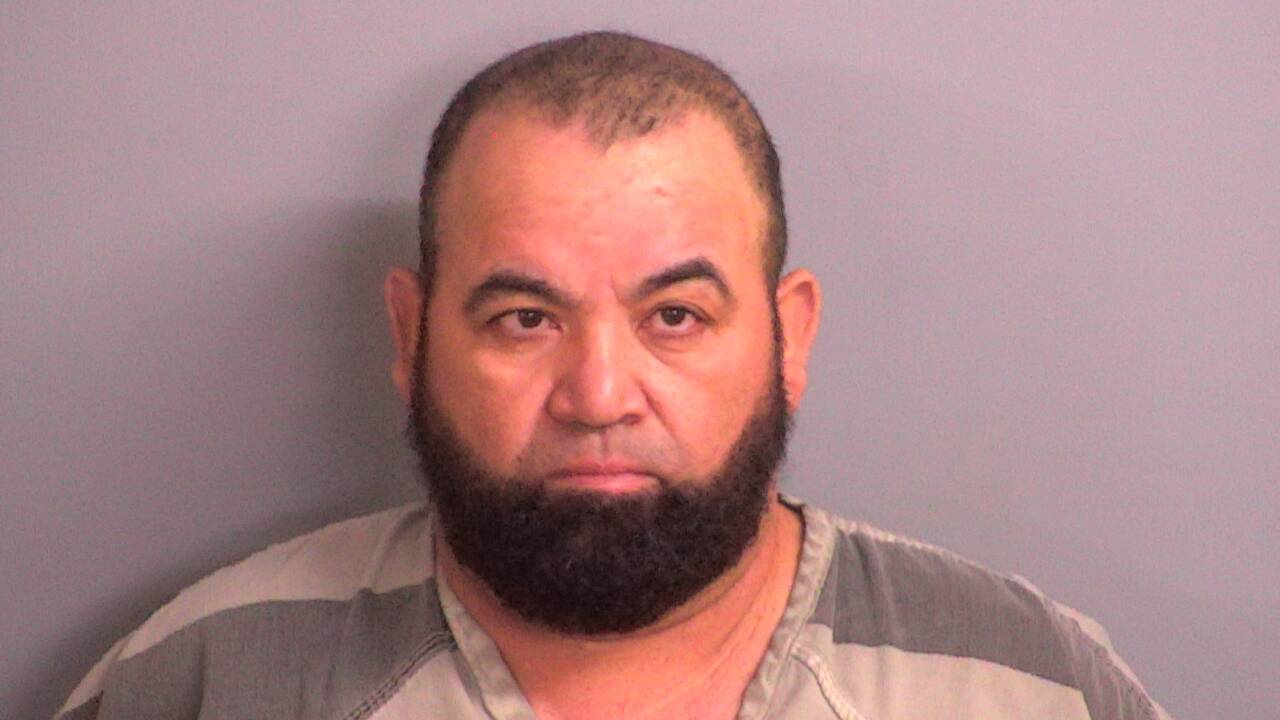 Mugshot of JORGE MIGUEL ULLOA FLORES