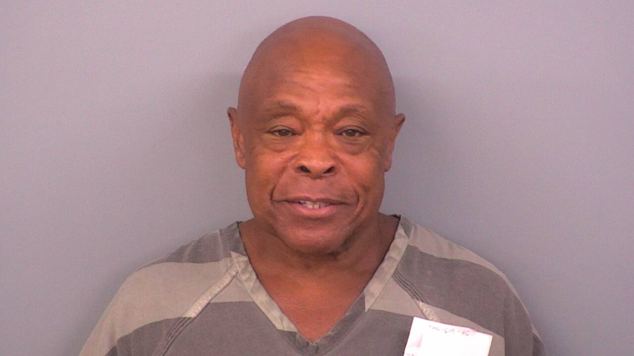 Mugshot of HENRY J APPLE